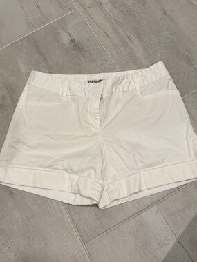 Express White Cuffed Women's Stretch Bermuda Shorts